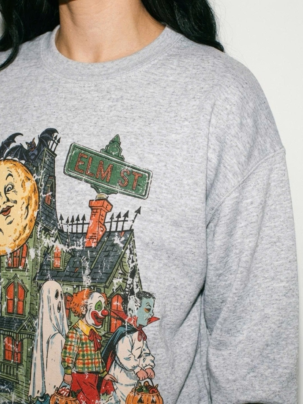 Vintage-Inspired Gray Halloween Graphic Sweatshirt - Women - Picture 2 of 3